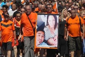fans_march_in_honour_of_jerry_collins_and_his_partner_in_narbonne_N2