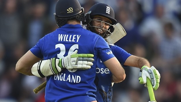 England's David Willey (L) and Moeen Ali